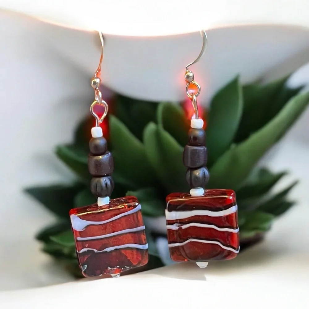 Handcrafted red & black earrings - Picture 6 of 7